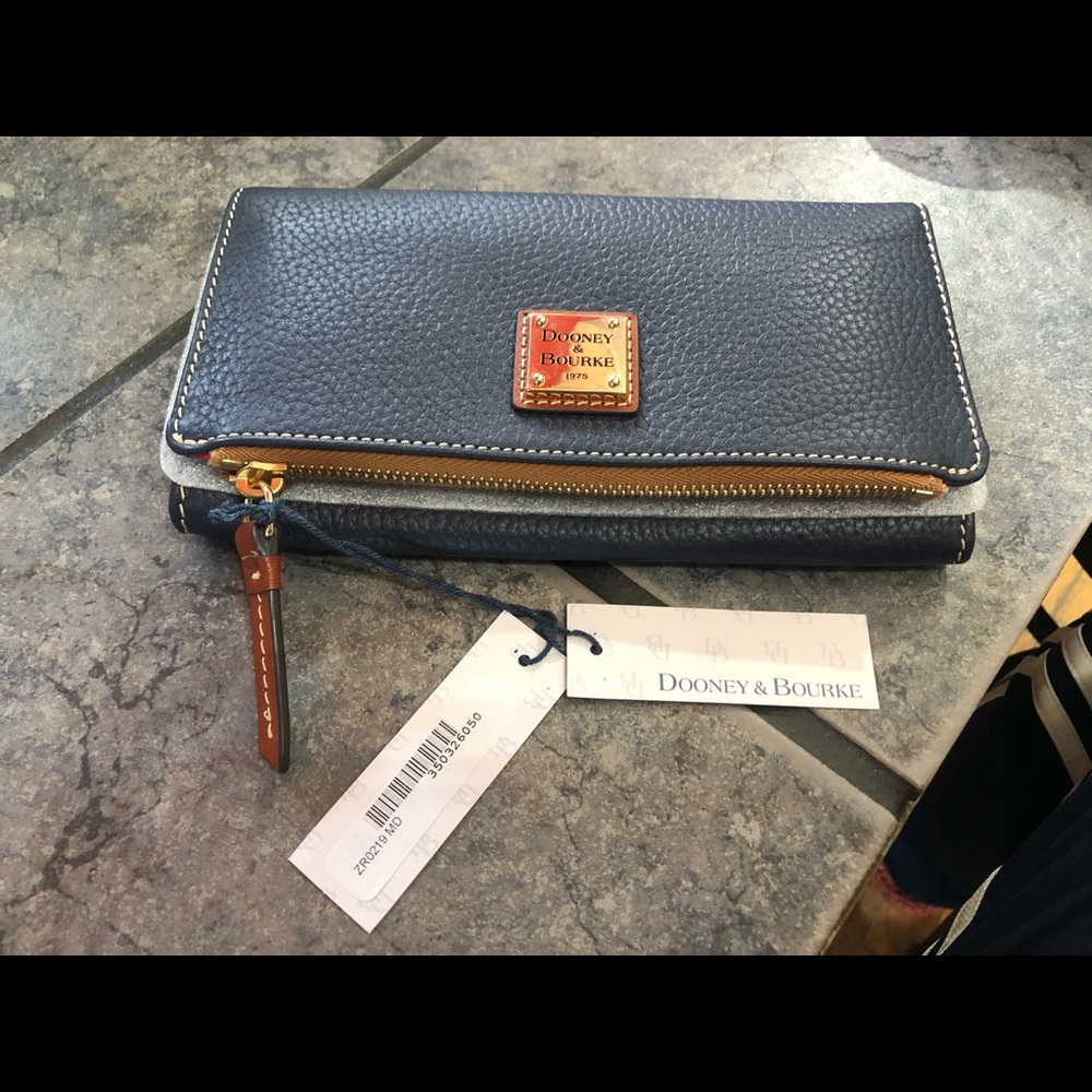 NWT Dooney & Bourke foldover pebble grain wallet